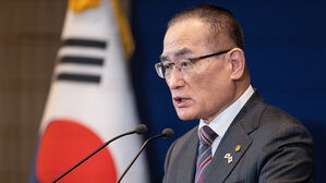 청와대 "중동 상황, 지나치게 우려 않아도 돼&hellip;철저히 대비"