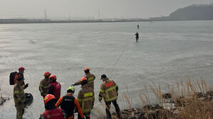 "저수지 걷다 얼음 속 빠졌다" 신고&hellip;소방당국 수색 중