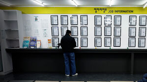 취업자 증가폭, 13개월 만에 최소&hellip;노인 일자리 위축