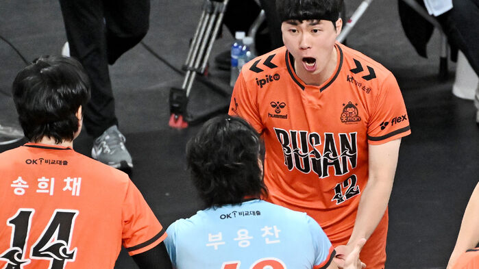 전성기를 되찾은 OK저축은행 베테랑 전광인의 포효