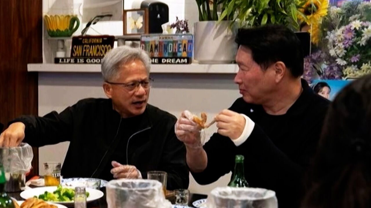 [친절한 경제] 최태원&middot;젠슨황 '치맥 회동'&hellip;"계속 함께" 깐부 됐나