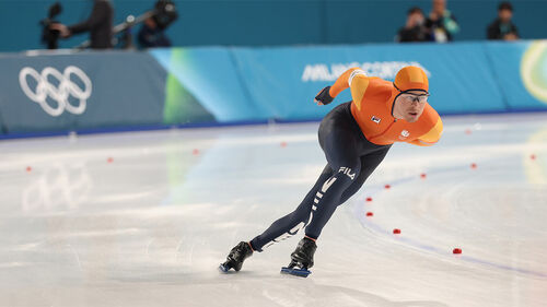 이탈리아 밀라노 아이스스케이팅 아레나에서 열린 2026 밀라노ㆍ코르티나담페초 동계올림픽 스피드스케이팅 남자 1,000m에 출전한 네덜란드의 요프 베네마르스가 재경기를 하며 질주하고 있다. (사진=연합뉴스)
