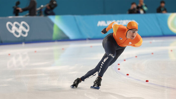 이탈리아 밀라노 아이스스케이팅 아레나에서 열린 2026 밀라노ㆍ코르티나담페초 동계올림픽 스피드스케이팅 남자 1,000m에 출전한 네덜란드의 요프 베네마르스가 재경기를 하며 질주하고 있다. (사진=연합뉴스)