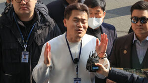 경찰, '이재명 대통령 허위사실 유포' 전한길 소환조사