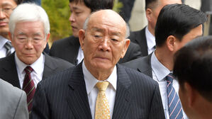 대법 "전두환 회고록 5&middot;18 왜곡&hellip;유족 배상&middot;출판 금지"