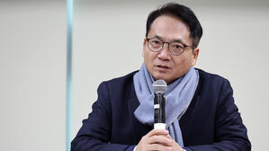 "국정원, 이 대통령 테러범에 극우 유튜버 고성국 영향 확인"