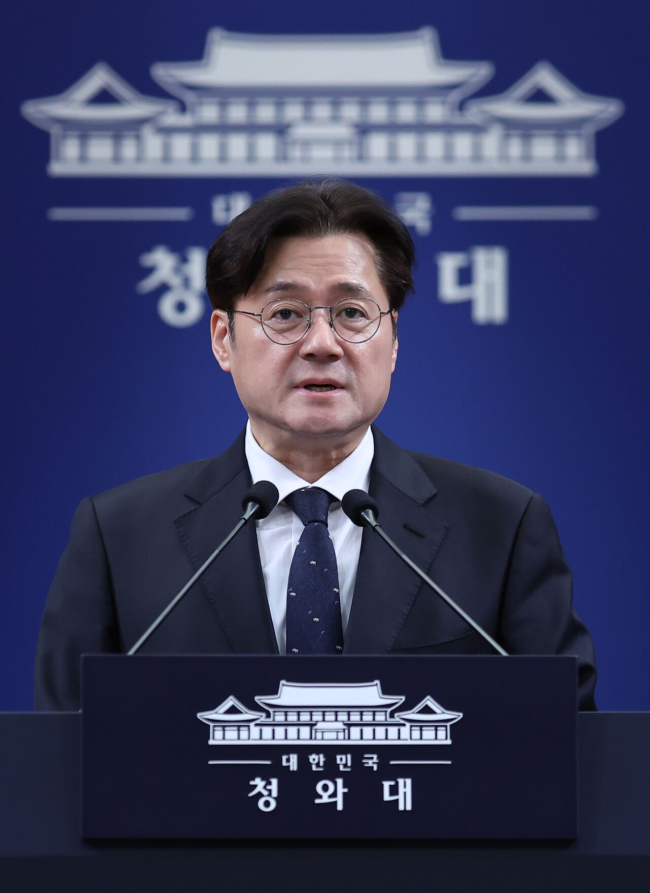 靑 오찬 불참 발표하는 장동혁 국민의힘 대표
오찬 무산과 청와대 반응 전하는 홍익표 정무수석 (사진=연합뉴스)