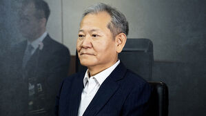 '징역 7년' 선고되자 "아빠 사랑해"&hellip;옅은 미소로 응답