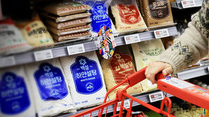 뒤에서 '씨익' 음흉한 미소&hellip;"511억 물고도 또" 경악