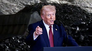 "한국이 대량 구매하기로"&hellip;트로피 받으며 '깜짝 발언'