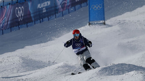 12일(현지시간) 이탈리아 리비뇨 에어리얼·모굴 파크에서 열린 2026 밀라노-코르티나담페초 동계올림픽 프리스타일 스키 남자 모굴 결승에 진출한 정대윤이 1차 경기를 펼치고 있다. (사진=연합뉴스)