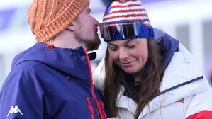 미국 스키 존슨, 약혼반지로 '2관왕'&hellip;연인 청혼에 '활짝'