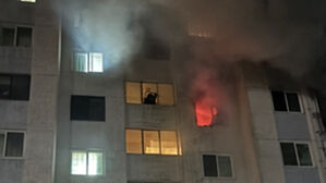 해운대 아파트 40분간 '활활'&hellip;함께 살던 70대 남매 사망