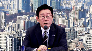 이 대통령 또다시 '부동산 SNS'&hellip;"지금 시장, 정상인가"