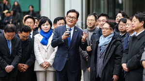 '2심 무죄' 송영길 "민주당 복당해 이 대통령 뒷받침"