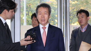 경찰, '경위서 작성 강요미수' 김용원 전 인권위 상임위원 송치