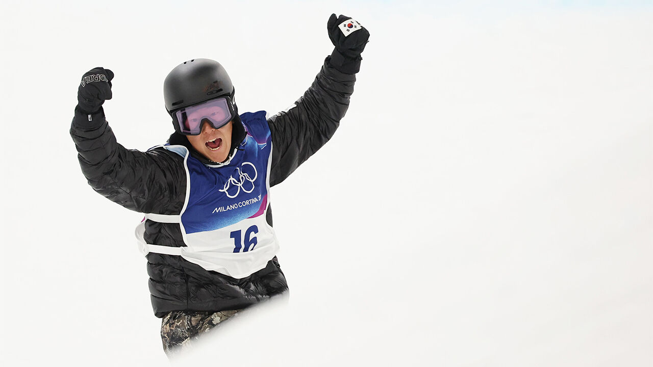 13일(현지시간) 이탈리아 리비뇨 스노파크에서 열린 2026 밀라노-코르티나담페초 동계올림픽 스노보드 남자 하프파이프 결선에서 이채운이 3차시기 경기를 펼치고 있다. (사진=연합뉴스)