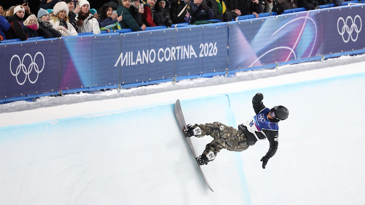13일(현지시간) 이탈리아 리비뇨 스노파크에서 열린 2026 밀라노-코르티나담페초 동계올림픽 스노보드 남자 하프파이프 결선에서 이채운이 3차시기 경기를 펼치고 있다. (사진=연합뉴스)