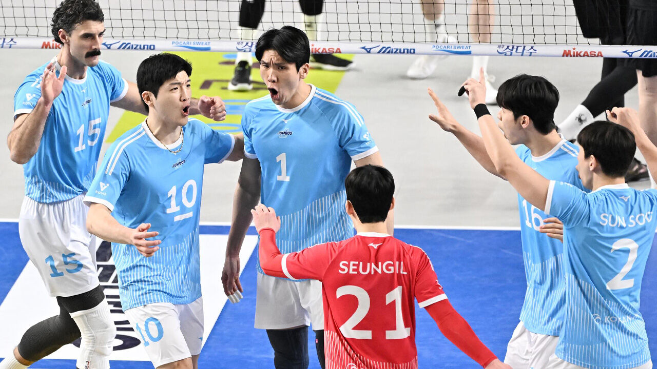 득점 후 기뻐하는 대한항공 선수들