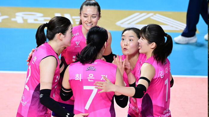 득점 후 기뻐하는 흥국생명 선수들