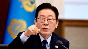 "집 팔라고 강요 안 해"&hellip;재판 촉구하며 '맞불'