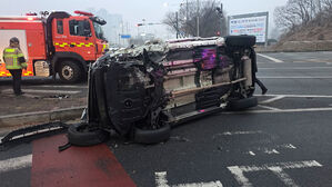 설 연휴 음주 운전하다 전신주 '쿵'&hellip;20대 운전자 입건