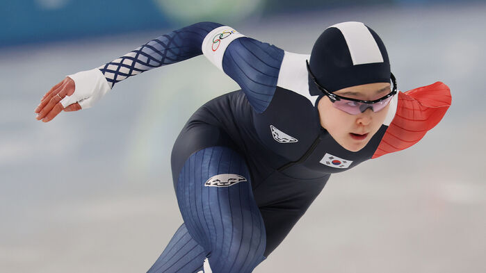 15일(현지시간) 이탈리아 밀라노 스피드스케이팅 스타디움에서 열린 2026 밀라노-코르티나담페초 동계올림픽 스피드스케이팅 여자 500m에 출전한 김민선이 질주하고 있다.