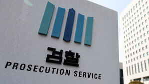 [여론조사] 검사 '보완수사권' 줄까?&hellip;긍정 49%&middot;부정 38%