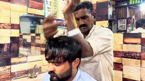 "저래도 돼?" 머리를 사정없이 '퍽퍽'&hellip;인기 폭발?