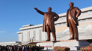 러 건설사들, 김정일 생일에 헌화&hellip;"북 노동자 파견 확대 신호"