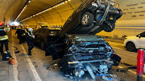 순천완주고속도로 용암3터널서 차량 7대 추돌&hellip;3명 부상