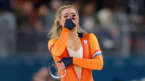 금메달 딴 뒤 지퍼 내리자&hellip;"100만 달러 홍보 효과"