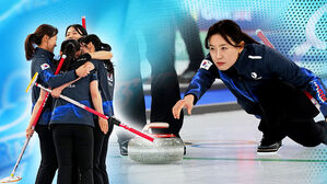 여자컬링, 중국에 짜릿한 역전승&hellip;4강 '청신호'