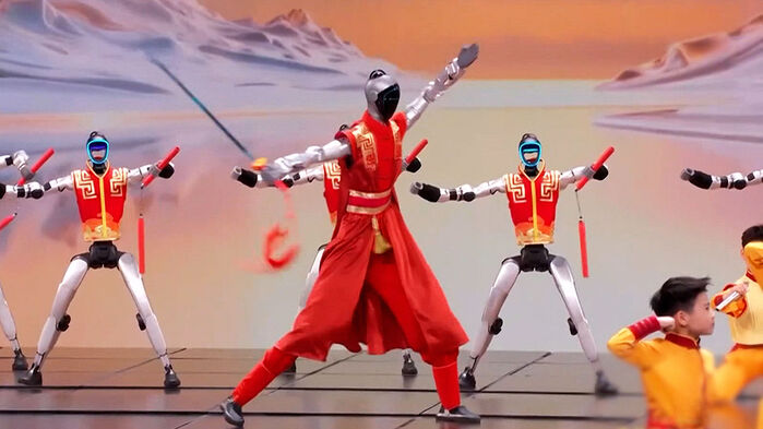 중국 로봇이 점령한 설 특집 TV쇼