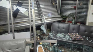 금은방 문을 훔친 차로 부수고 귀금속 훔친 40대, 19시간 만에 잡혔다