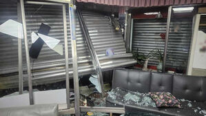 설 연휴에 훔친 차로 금은방 출입문 부수고 귀금속 절도