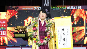 영암군민속씨름단 김민재, 설날대회서 통산 18번째 장사 등극