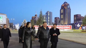 "'내 영양제'라며 김정은 미소&hellip;미사일 타이머도 맡겼다"