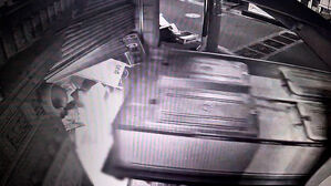 새벽 나타난 의문의 '활어차'&hellip;상가 돌진 뒤 망치 들더니