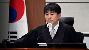 [속보] 법원 "이재명&middot;우원식&middot;한동훈 등 14명 체포 명단 불러준 것은 사실로 인정"