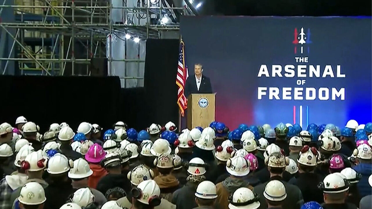 지난 1월 뉴포트뉴스 조선소에서 자유의 무기고 연설을 하고 있는 피트 헤그세스 미국 국방장관.