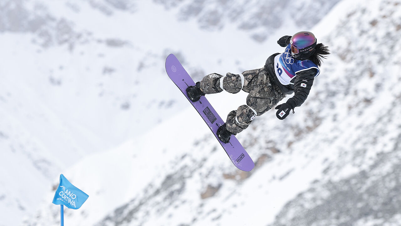18일(현지시간) 이탈리아 리비뇨 스노파크에서 열린 2026 밀라노·코르티나담페초 동계 올림픽 스노보드 여자 슬로프스타일 결선에서 유승은이 경기를 펼치고 있다.