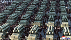 북, 600mm 방사포 증정식&hellip;김정은 "자위력 다음구상 천명"