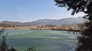 저수지에 빠진 60대 얼음판 40분동안 붙잡아&hellip;소방 구조