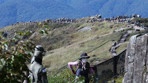 '연간 18t' 쓰레기 투기&hellip;무등산국립공원 산행철 골머리