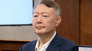 윤 '내란 우두머리' 1심 선고&hellip;오후 3시 생중계