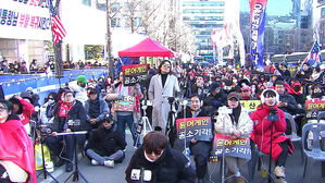 "무기징역" 선고되자 '격한 반응'&hellip;법원 앞 현장