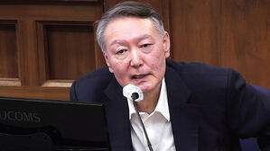 "비상벨 계엄&middot;통닭 예산 삭감"&hellip;궤변 안 통했다