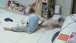 비명 지르는 아기를 '내동댕이'&hellip;부모 조롱까지 해댔다?