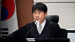 구속 취소&middot;침대 재판&hellip;재판 내내 논란 중심에 선 지귀연